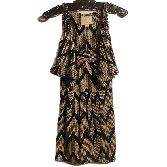 Stylish Sleeveless Mini Dress Small Embellished Neck
Peplum Design Side Pockets - Picture 1 of 12